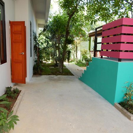 Wandee Bed & Breakfast Khao Lak Bagian luar foto