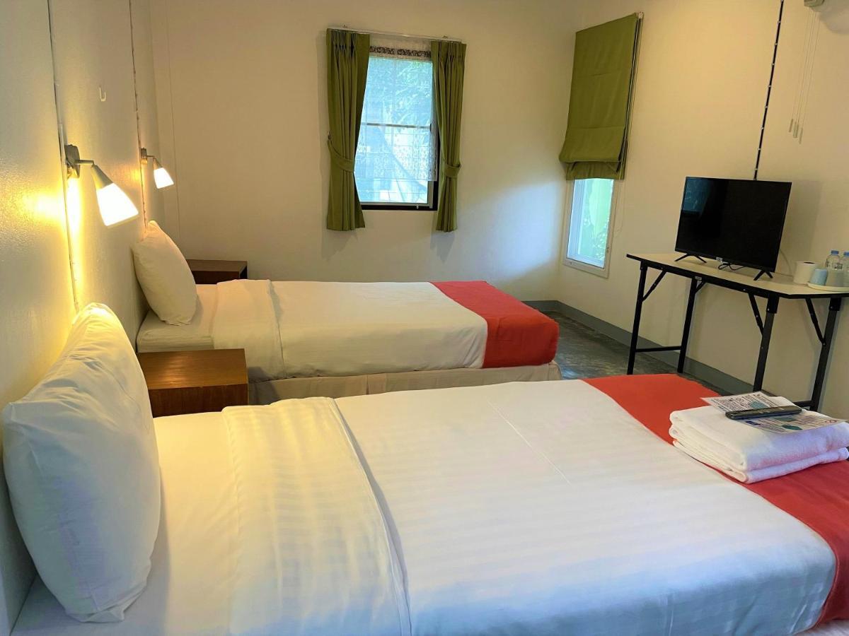 Wandee Bed & Breakfast Khao Lak Bagian luar foto