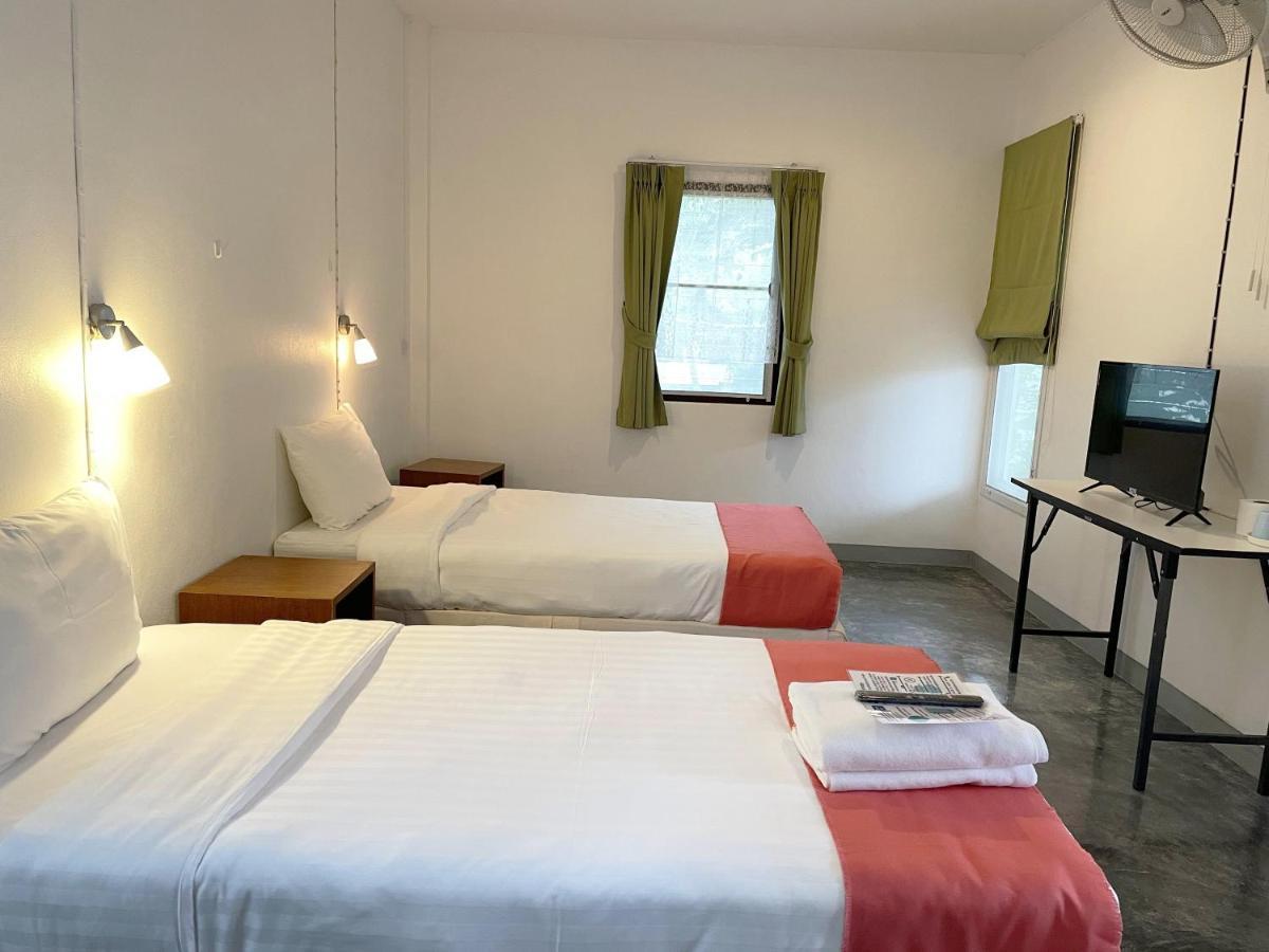 Wandee Bed & Breakfast Khao Lak Bagian luar foto