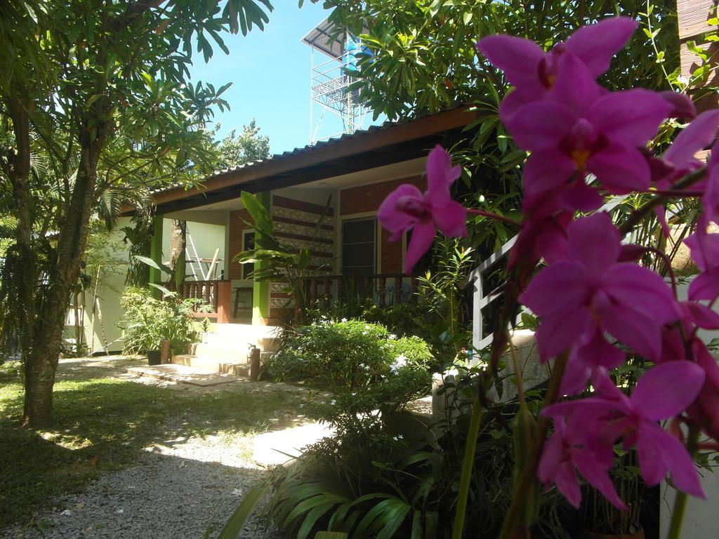 Wandee Bed & Breakfast Khao Lak Bagian luar foto