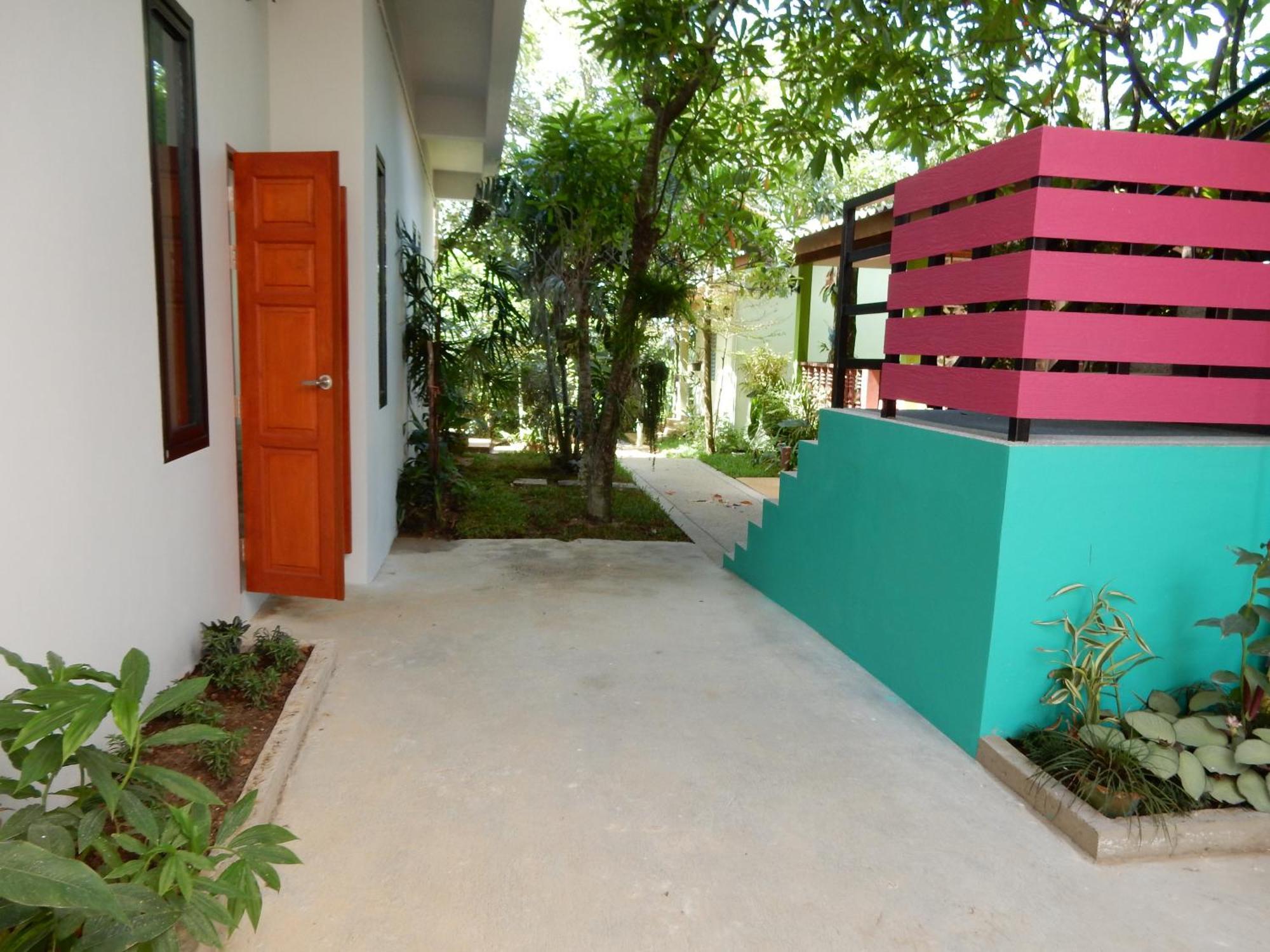 Wandee Bed & Breakfast Khao Lak Bagian luar foto