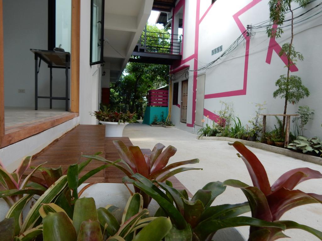 Wandee Bed & Breakfast Khao Lak Bagian luar foto