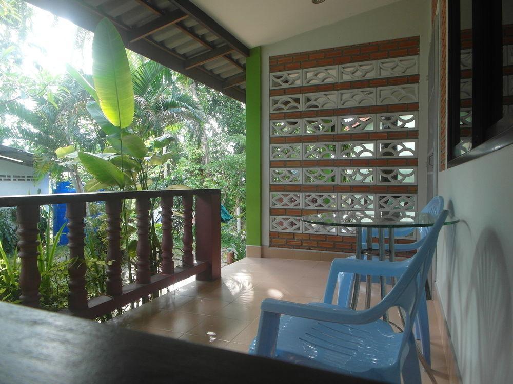 Wandee Bed & Breakfast Khao Lak Bagian luar foto