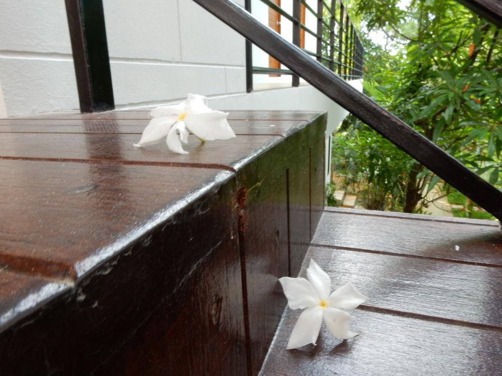 Wandee Bed & Breakfast Khao Lak Bagian luar foto