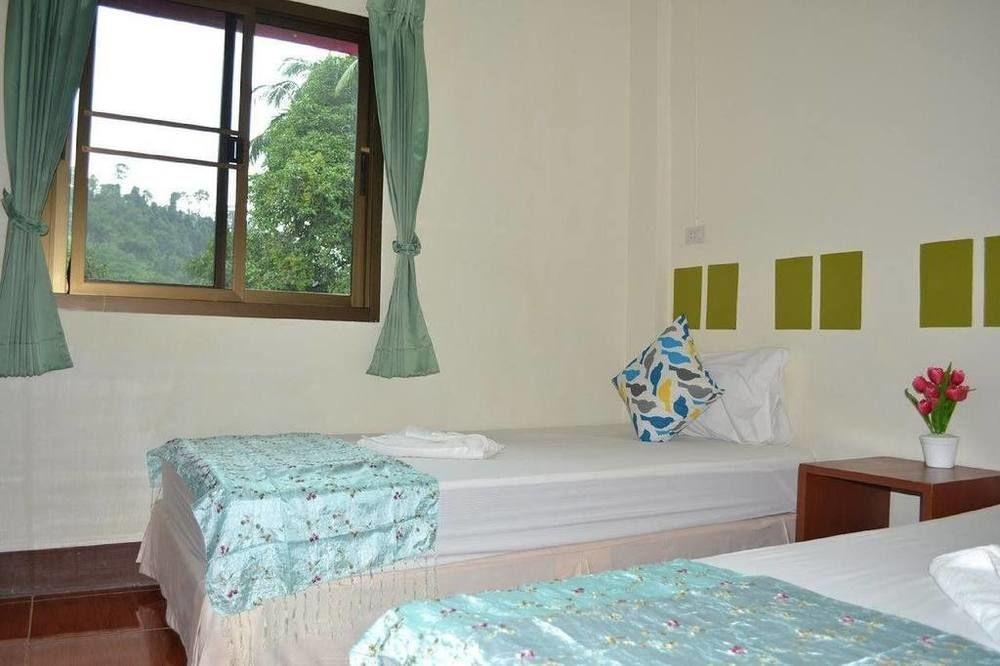 Wandee Bed & Breakfast Khao Lak Bagian luar foto