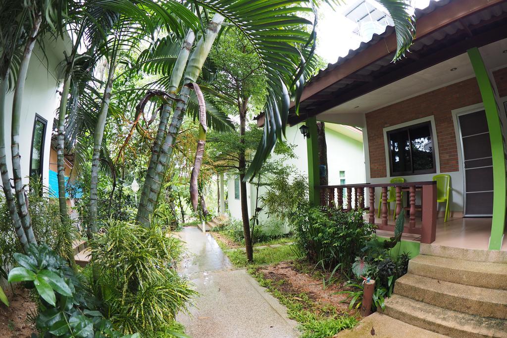 Wandee Bed & Breakfast Khao Lak Bagian luar foto