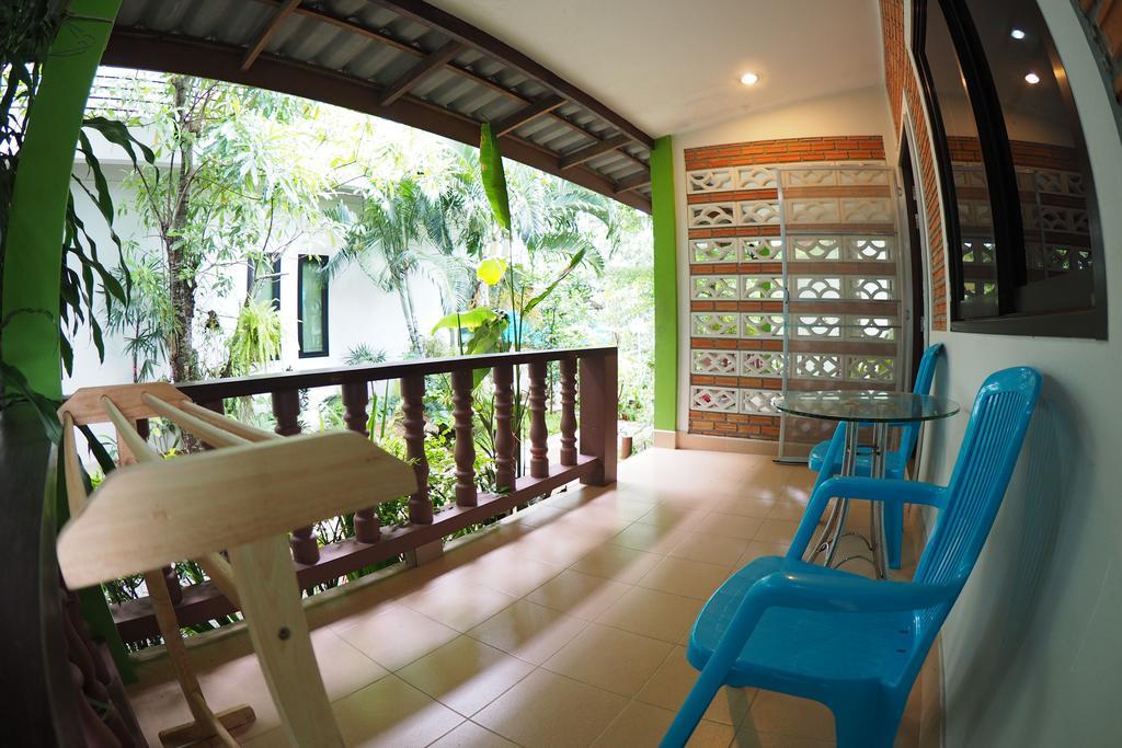 Wandee Bed & Breakfast Khao Lak Bagian luar foto