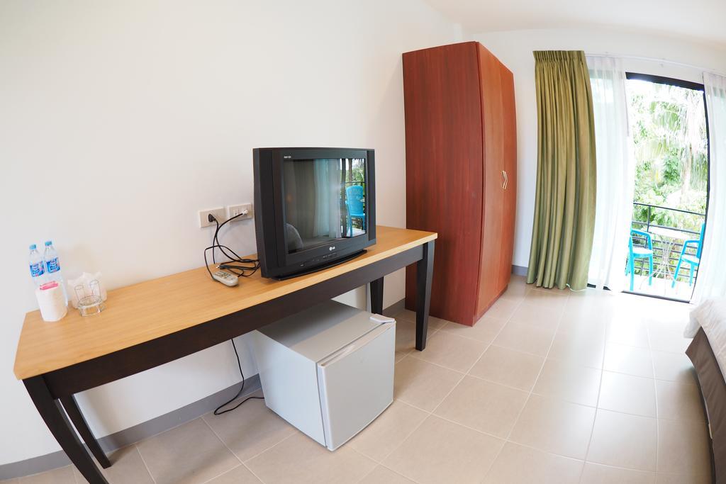 Wandee Bed & Breakfast Khao Lak Bagian luar foto