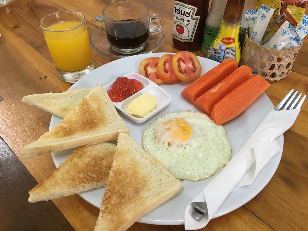 Wandee Bed & Breakfast Khao Lak Bagian luar foto