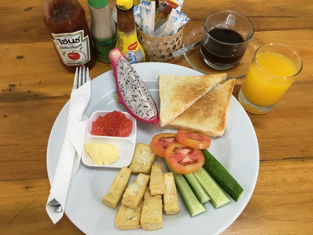 Wandee Bed & Breakfast Khao Lak Bagian luar foto