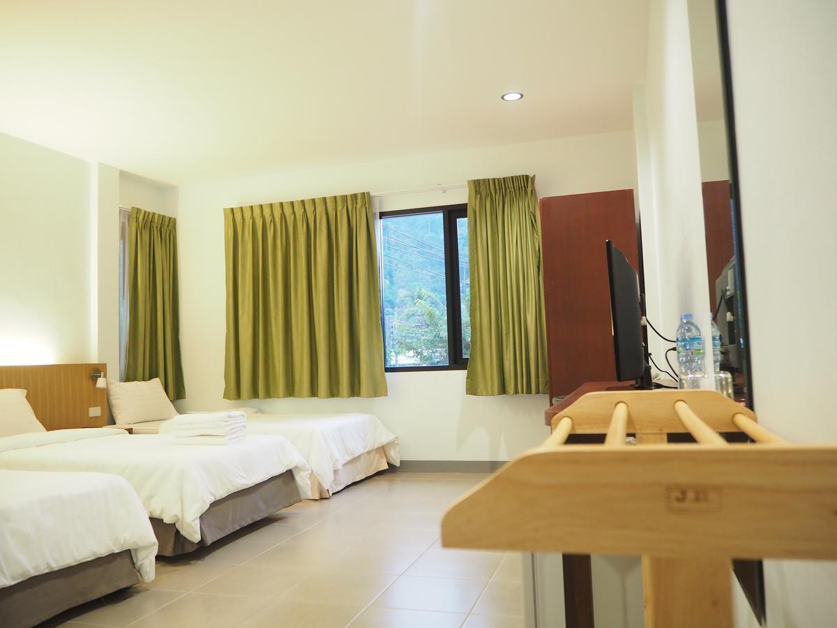 Wandee Bed & Breakfast Khao Lak Bagian luar foto