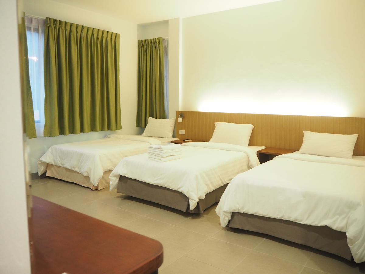 Wandee Bed & Breakfast Khao Lak Bagian luar foto