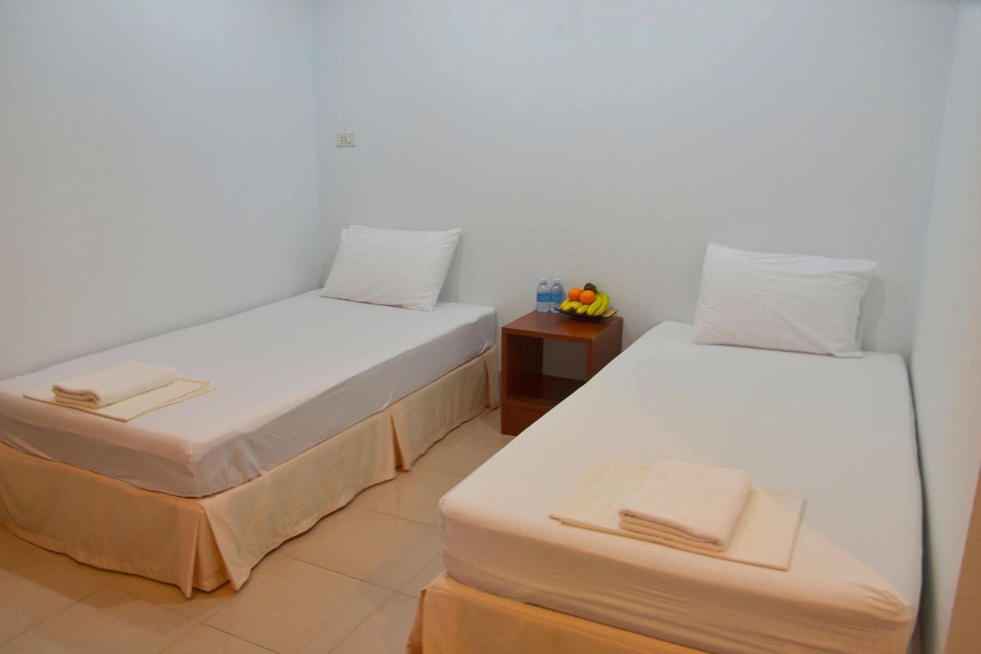 Wandee Bed & Breakfast Khao Lak Bagian luar foto