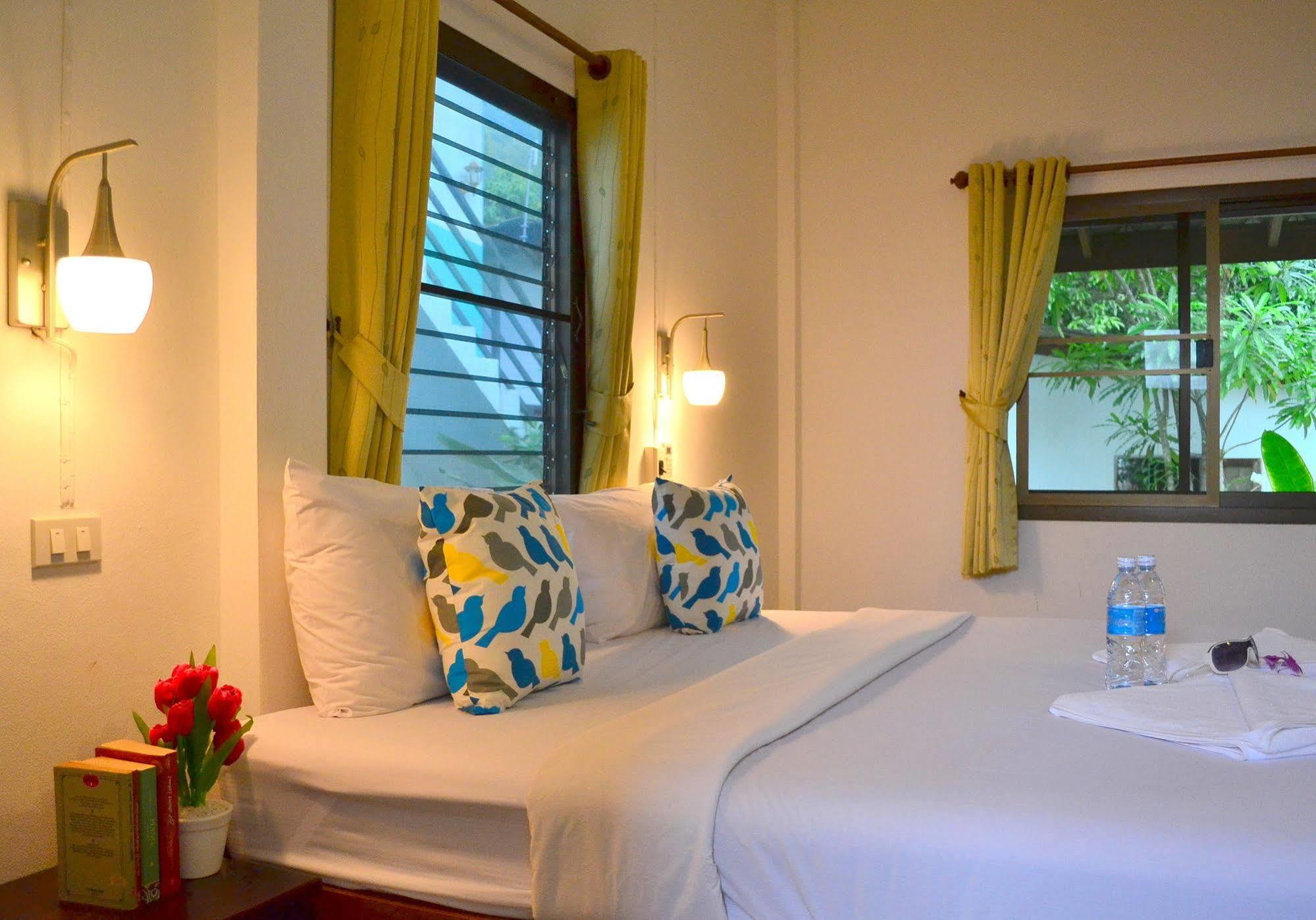 Wandee Bed & Breakfast Khao Lak Bagian luar foto