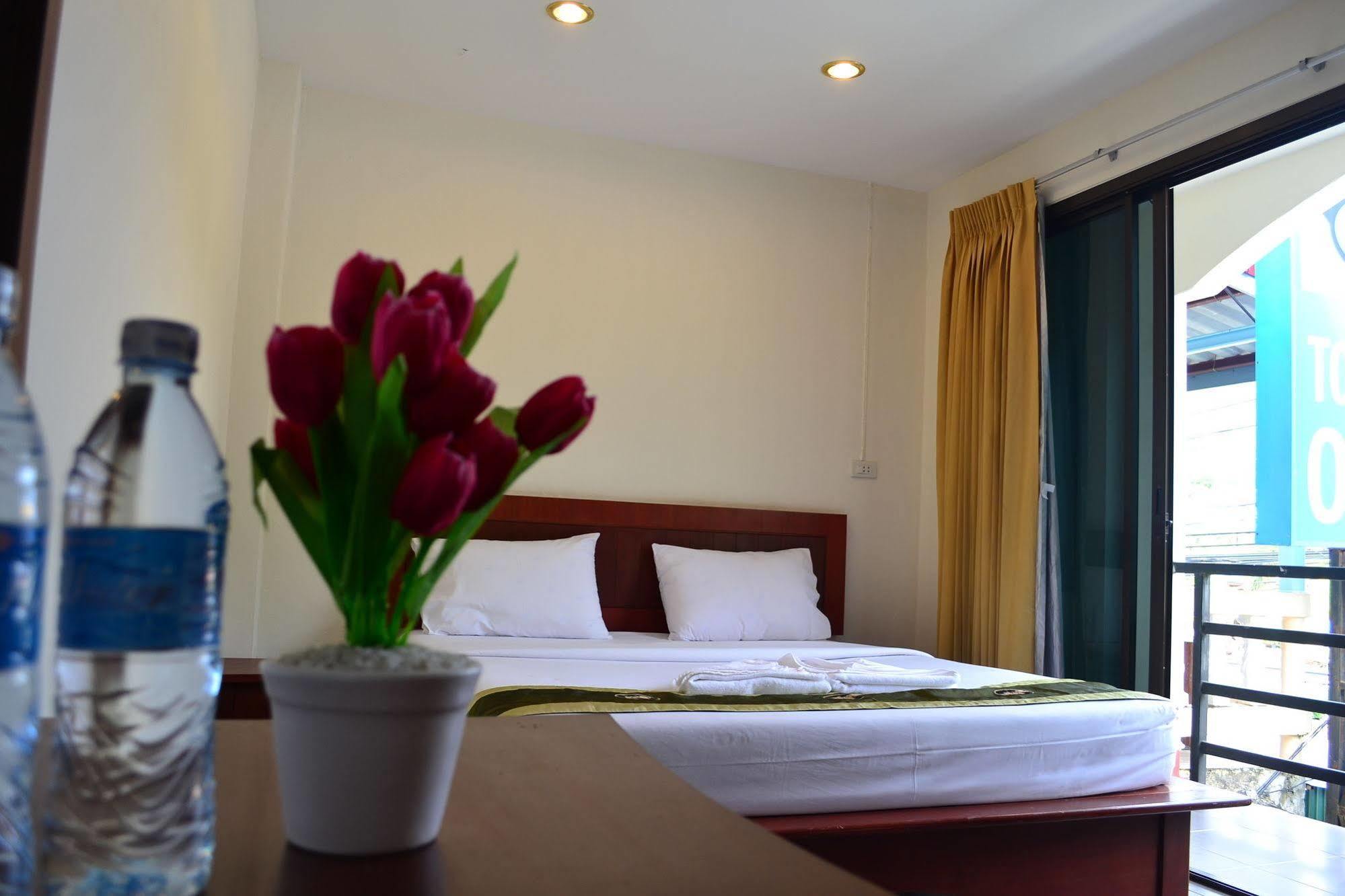 Wandee Bed & Breakfast Khao Lak Bagian luar foto