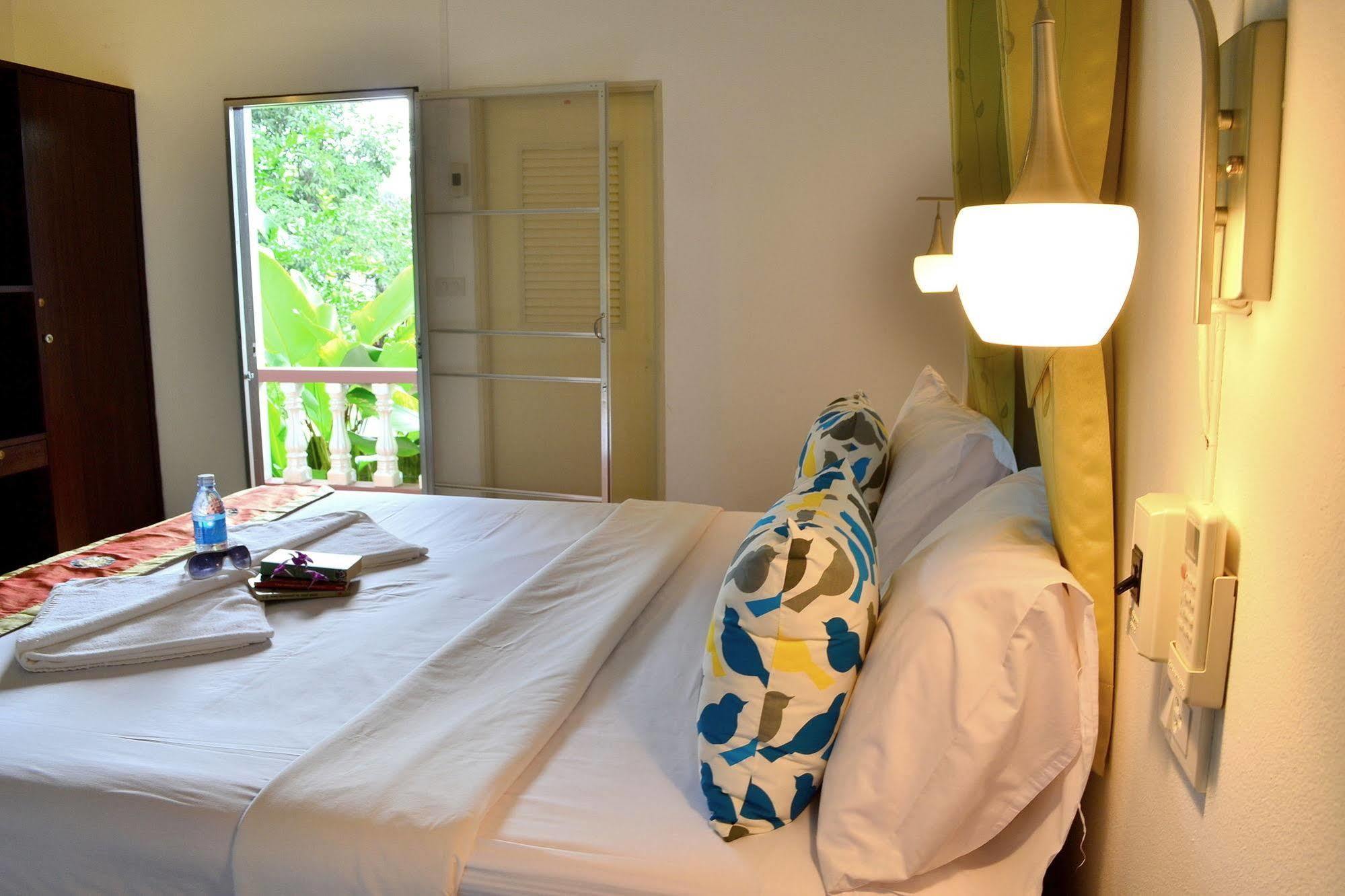 Wandee Bed & Breakfast Khao Lak Bagian luar foto