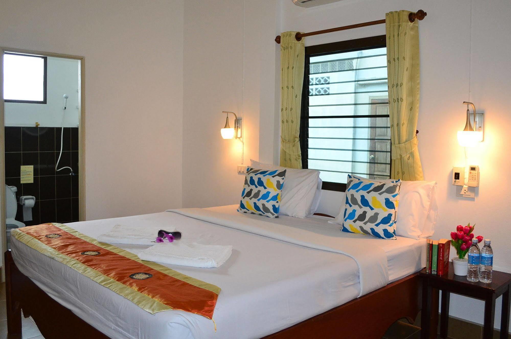 Wandee Bed & Breakfast Khao Lak Bagian luar foto