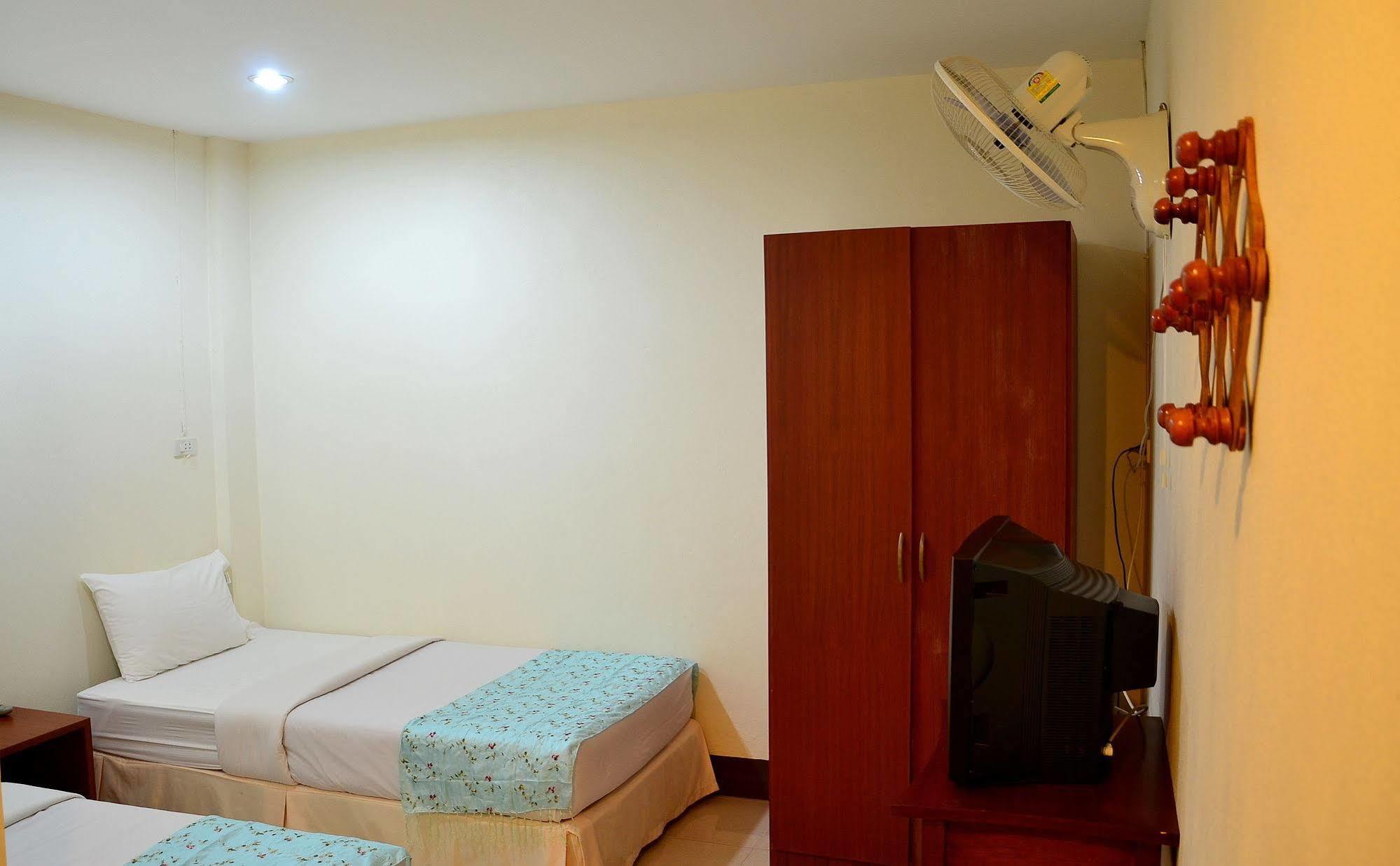 Wandee Bed & Breakfast Khao Lak Bagian luar foto