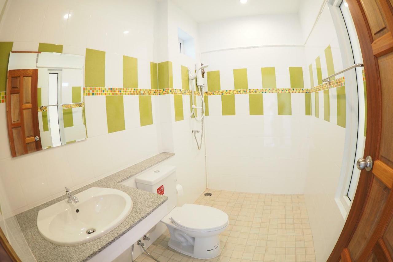 Wandee Bed & Breakfast Khao Lak Bagian luar foto