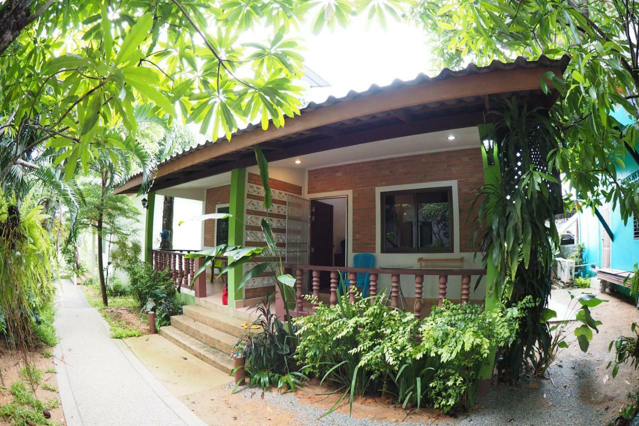 Wandee Bed & Breakfast Khao Lak Bagian luar foto